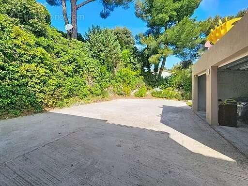 Maison à SAINT-LAURENT-DU-VAR