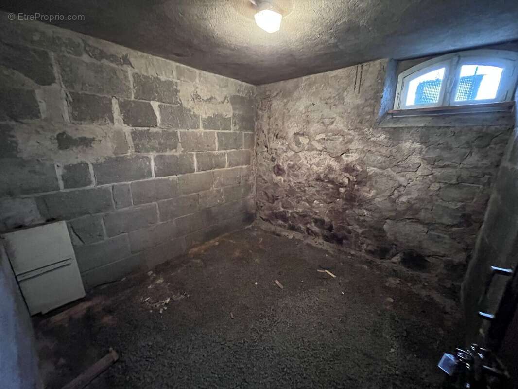 Cave - Appartement à CONDAT