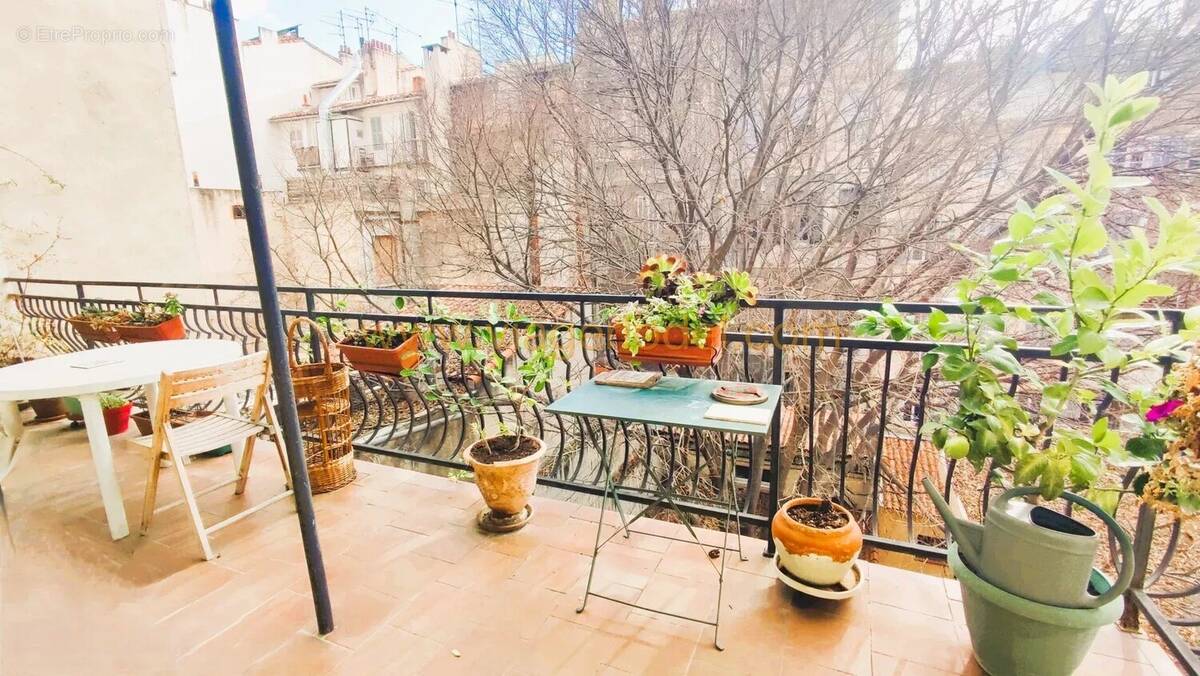 Appartement à MARSEILLE-1E