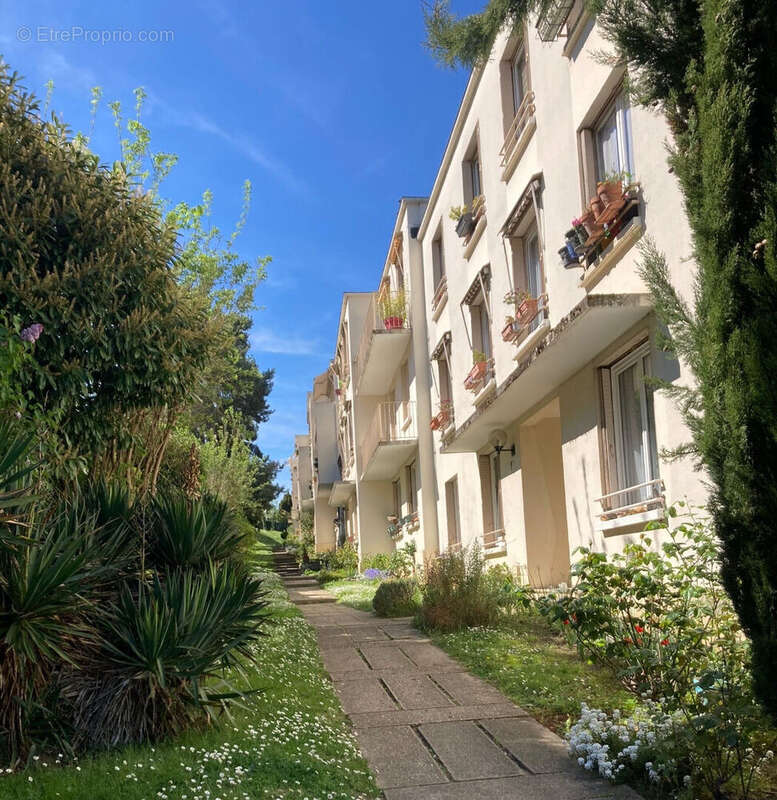 4 pieces  de 80 m2 proche rer b - photo 4
