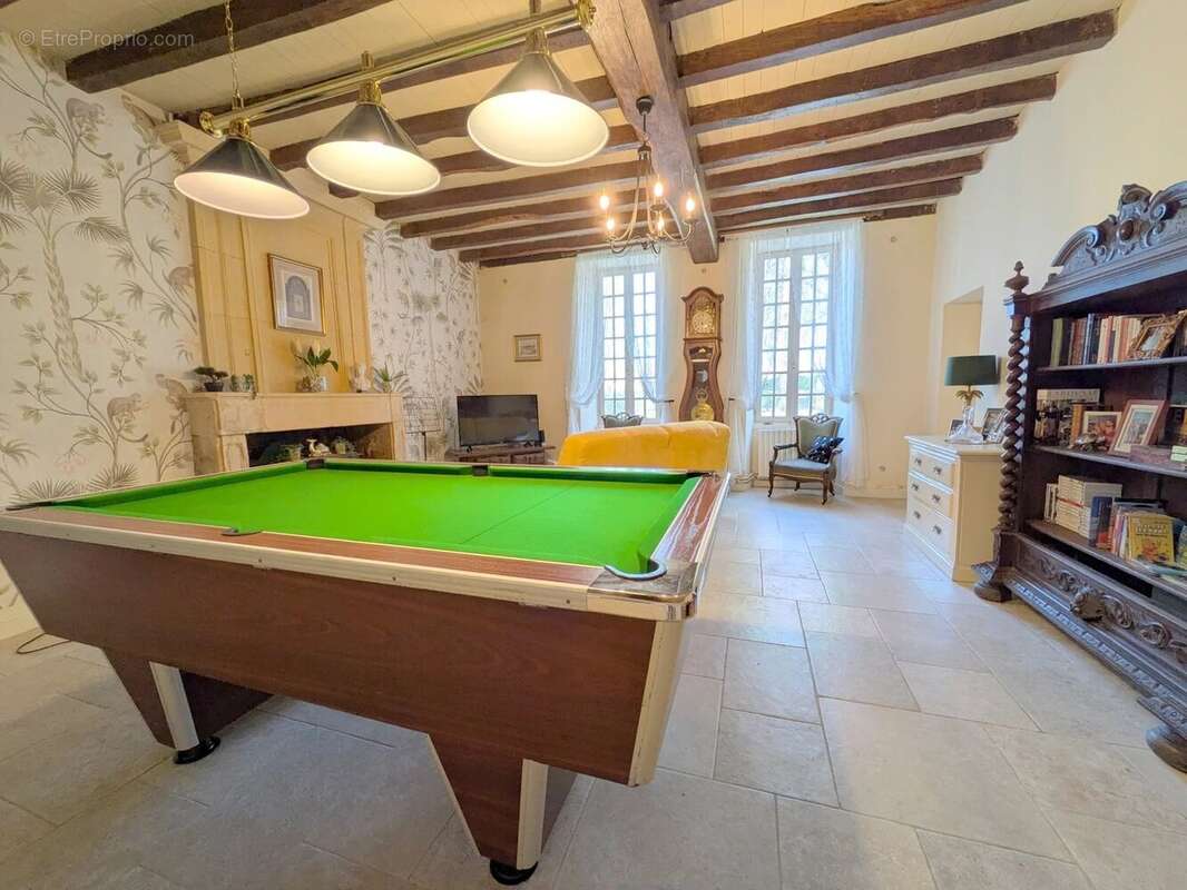 Maison à SAINT-GENIS-DE-SAINTONGE