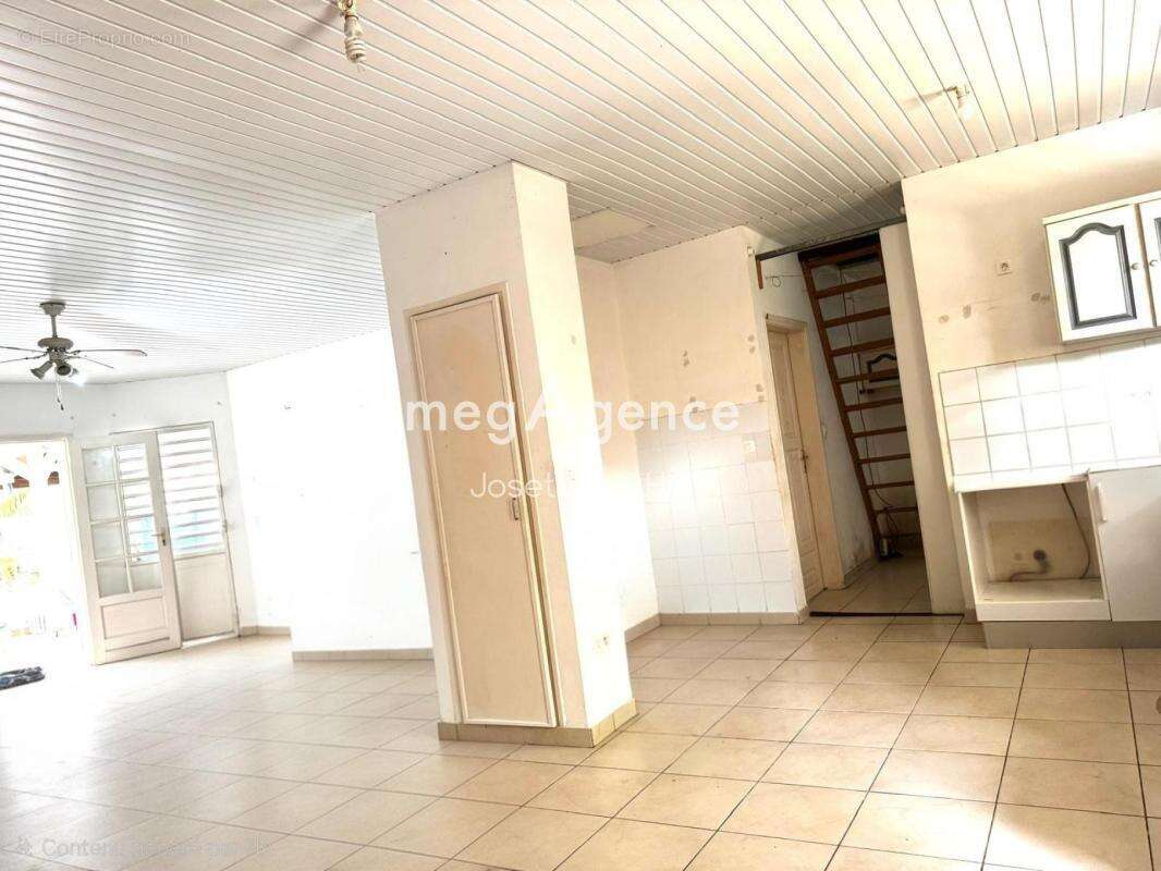 Maison à REMIRE-MONTJOLY