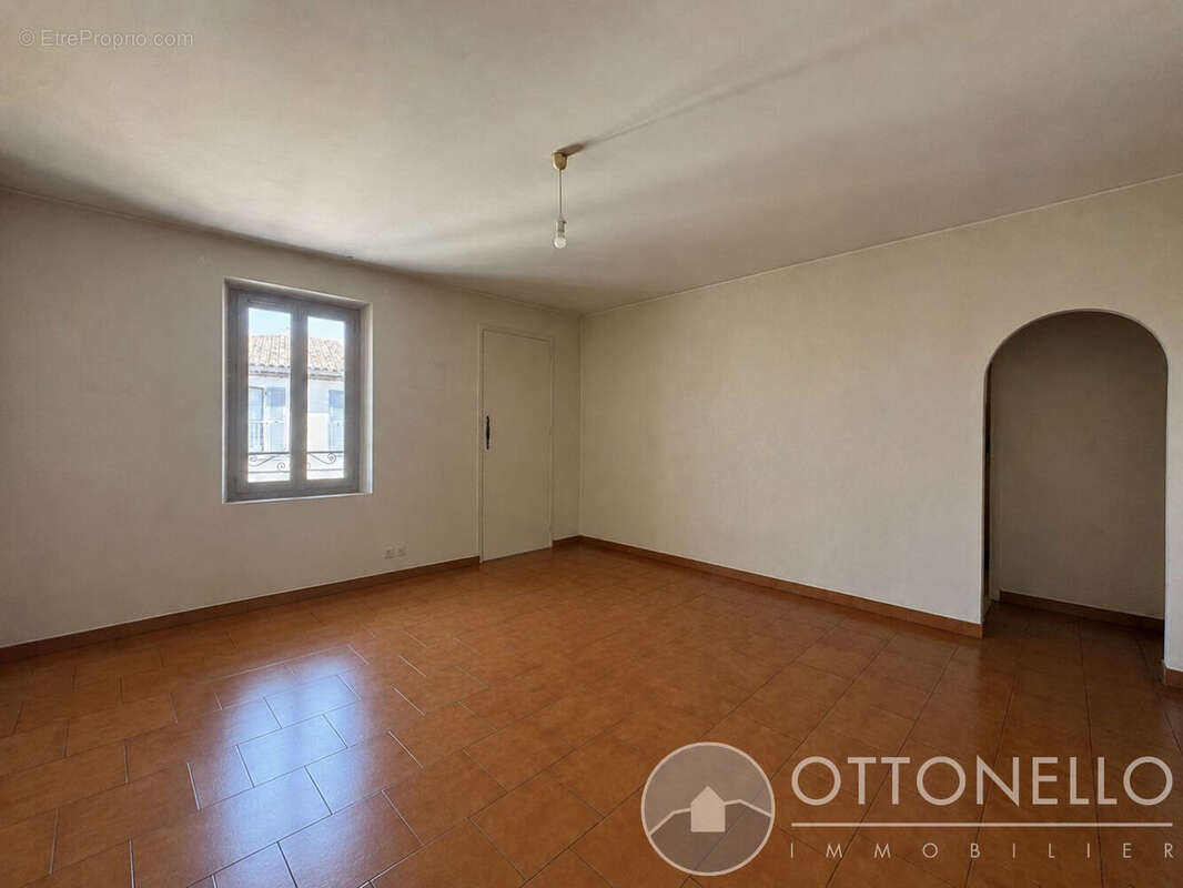 Appartement à ROQUEBRUNE-SUR-ARGENS