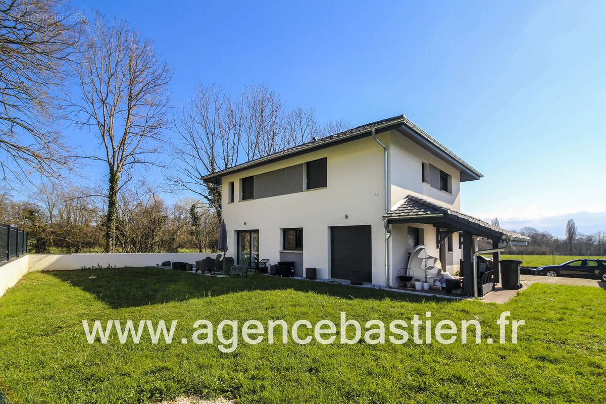 Maison à SAINT-GENIS-POUILLY