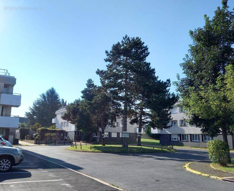 Appartement à COUBERT