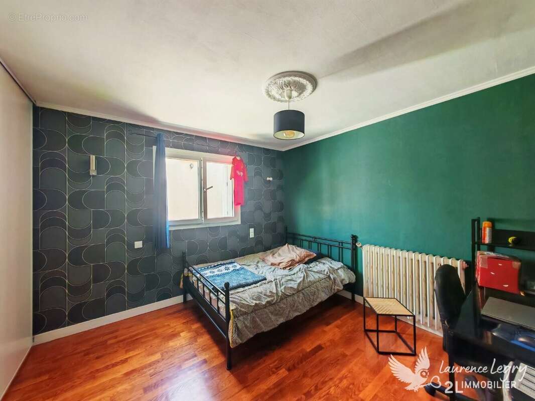 Maison familiale de 157 m² à Parigné-l'Évêque  DPE B - photo 8