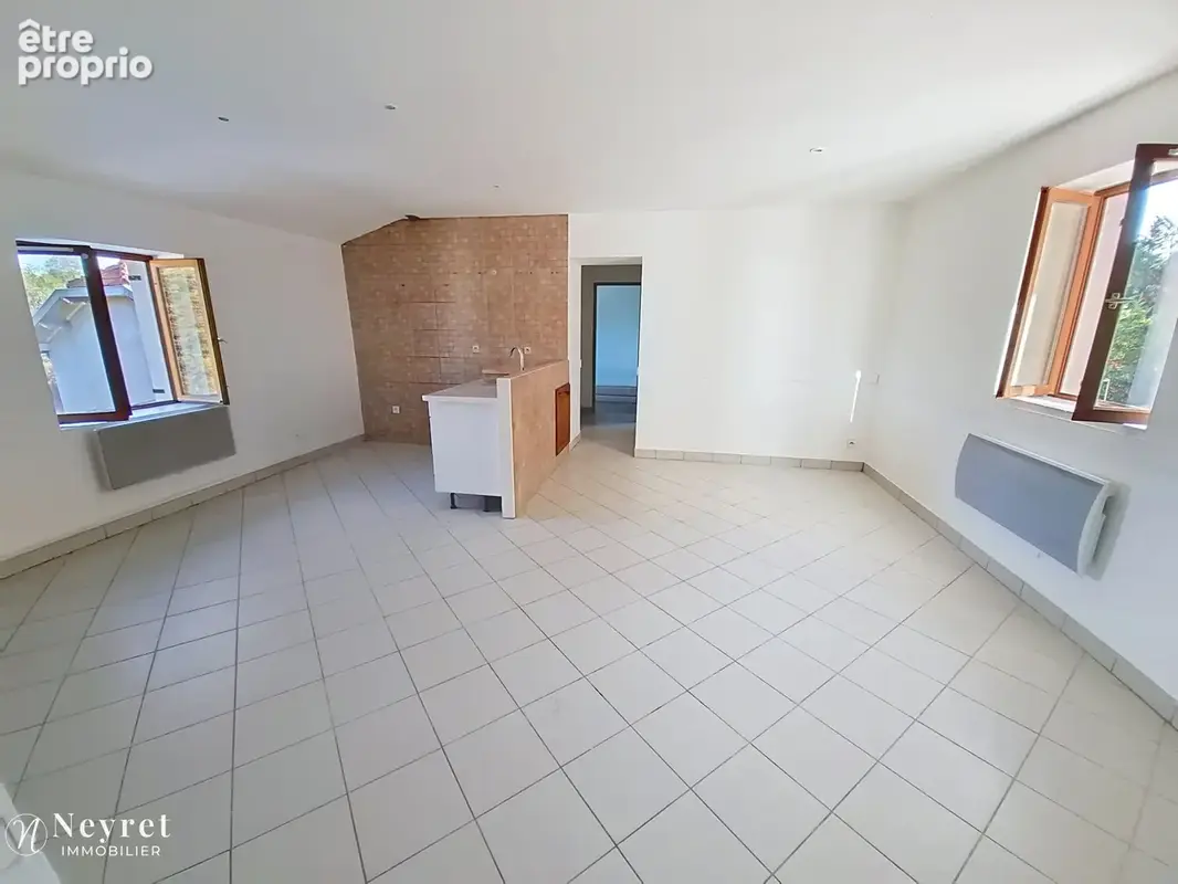 Opportunité à saisir,: T3 de 62m2 avec terrasse et rangement dans combles  dans une maison de village - photo 3