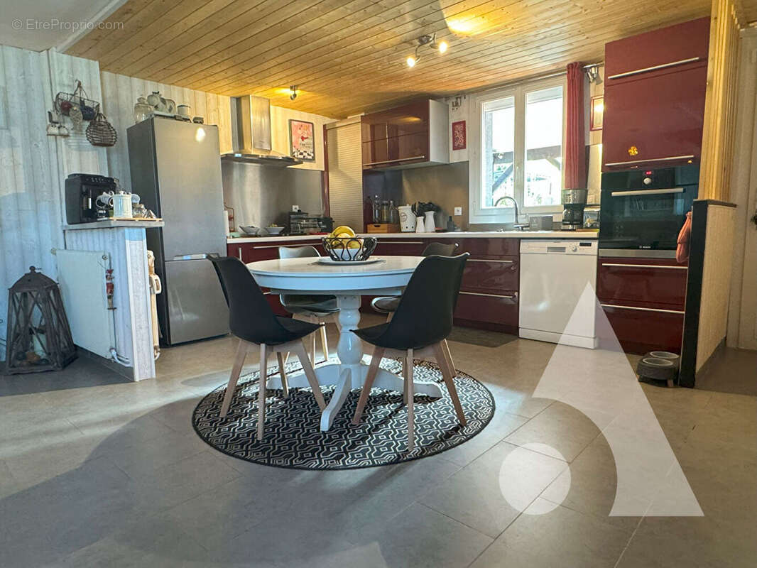 Maison à LA ROQUE-GAGEAC