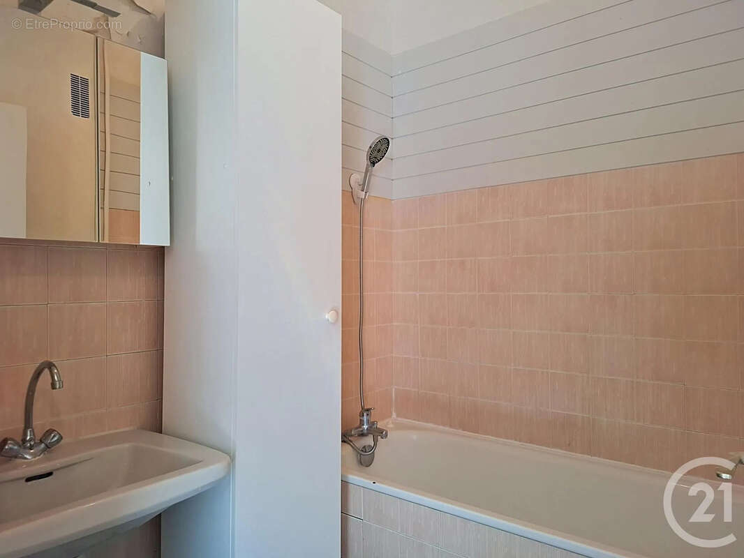 Appartement à VAUX-LE-PENIL