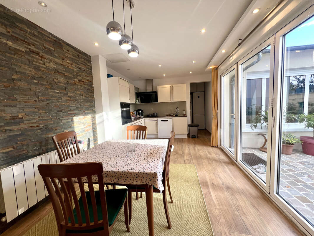 Maison à SARTROUVILLE