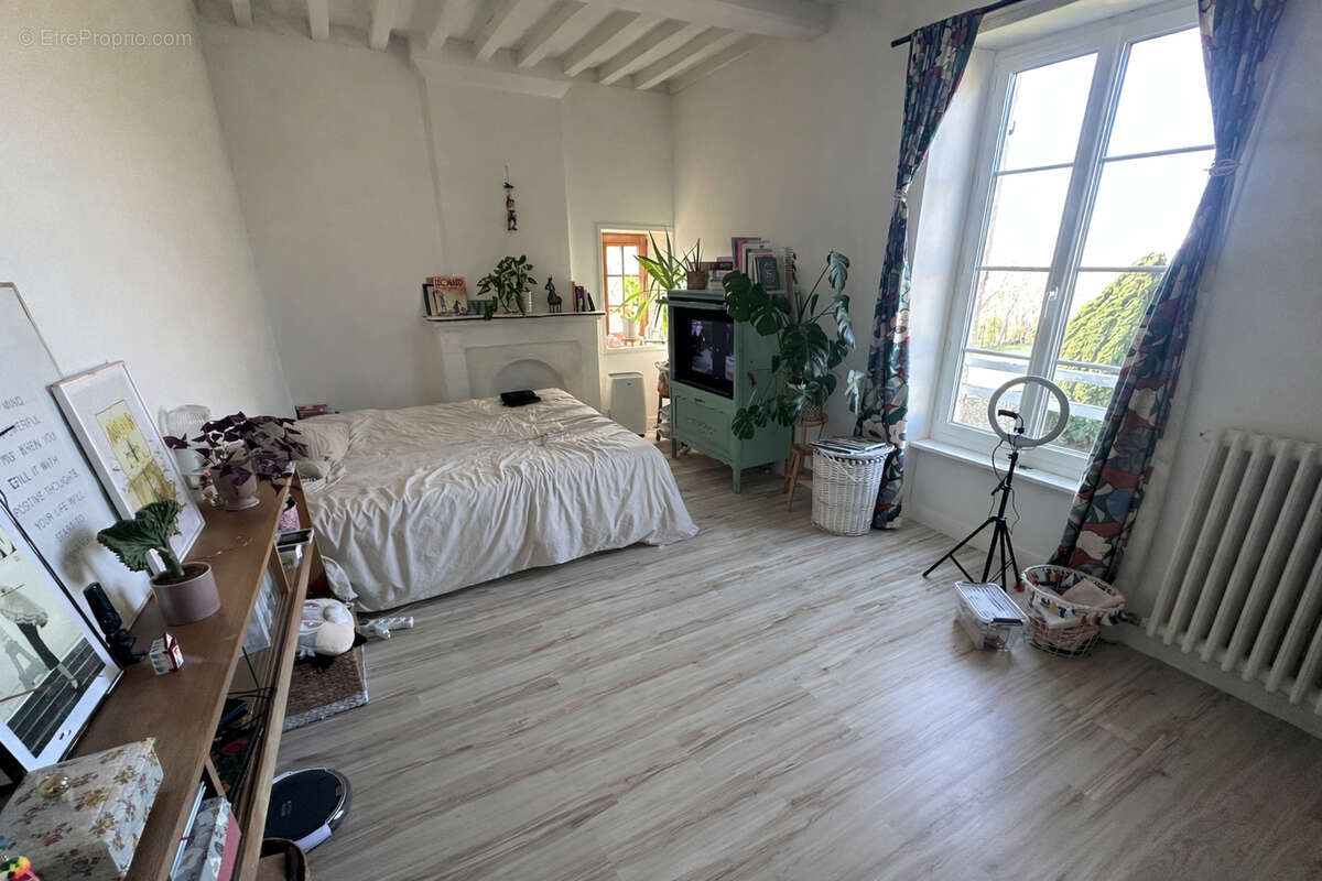Maison à LONGUES-SUR-MER