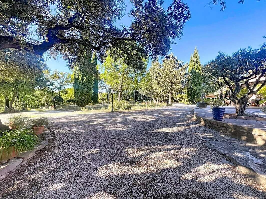 Maison à BESSE-SUR-ISSOLE