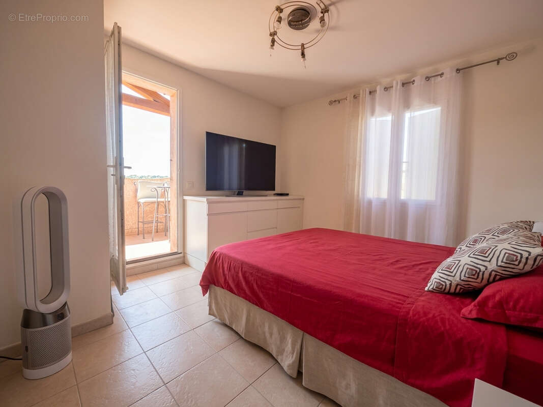 Maison 160m² à saint-andré-de-la-roche - photo 11