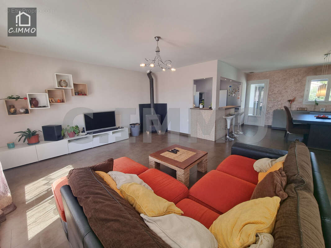 Villa de PP de 150 m2 de type 5 avec bureau, buanderie, piscine et garage - photo 3