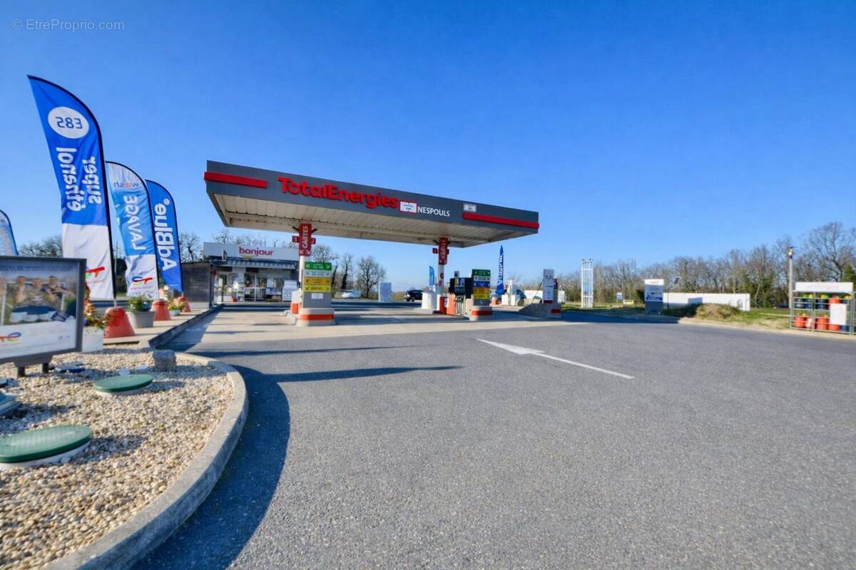 Commerce à NESPOULS