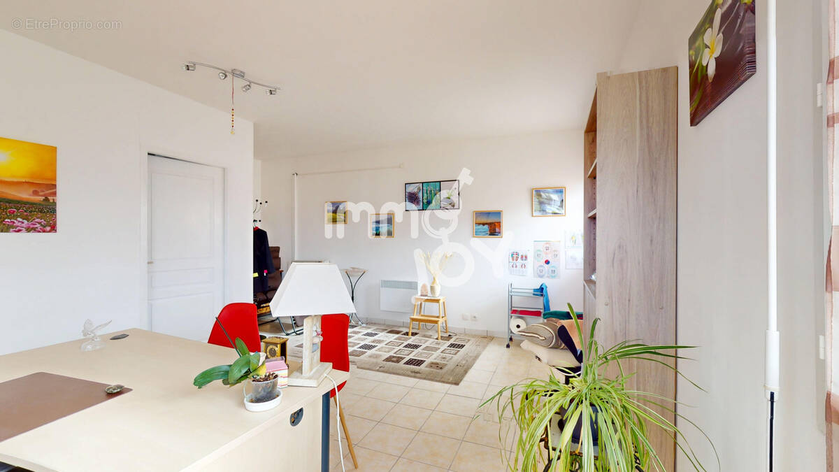 Commerce à SAINT-LYS