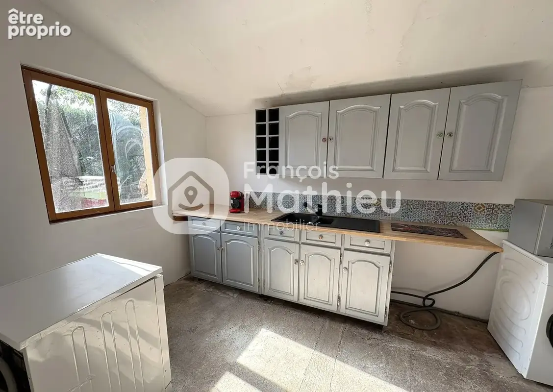 Saint-Etienne-sur-Chalaronne - Maison avec dépendances sur sa parcelle de 889 m2 - photo 4