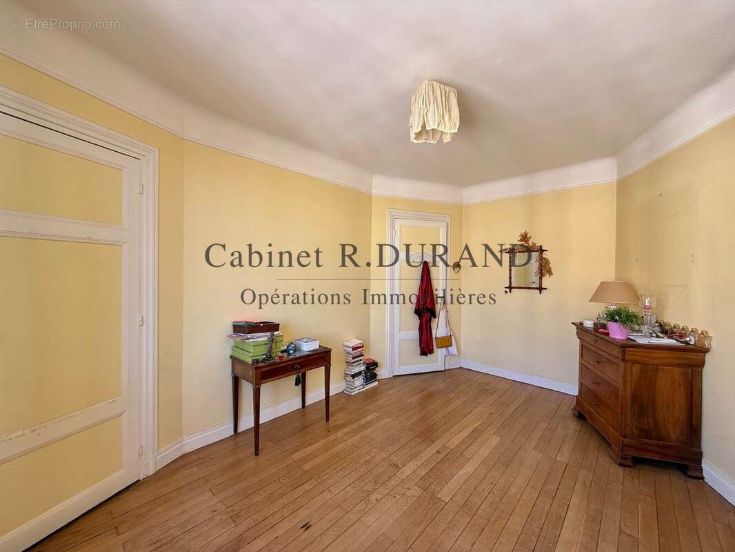 Appartement à LA GARENNE-COLOMBES