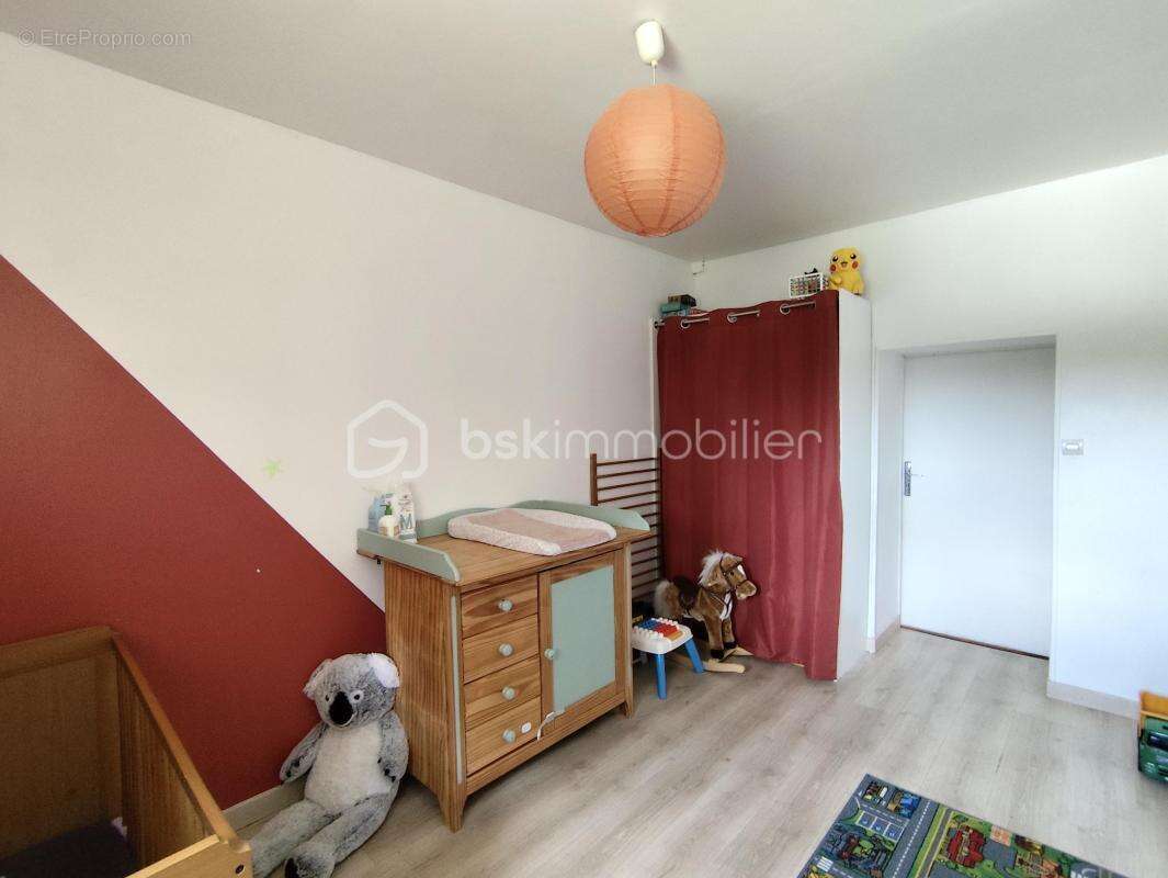 Maison à LA ROCHE-EN-BRENIL