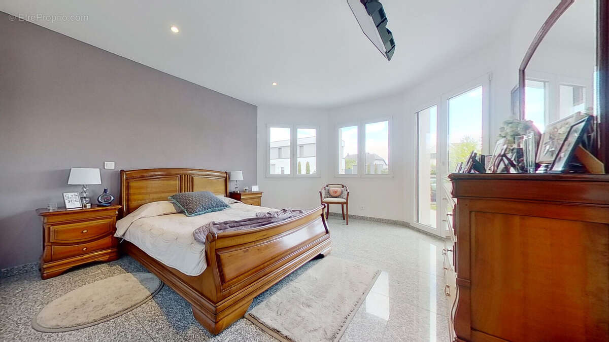 Maison à VILLAGE-NEUF