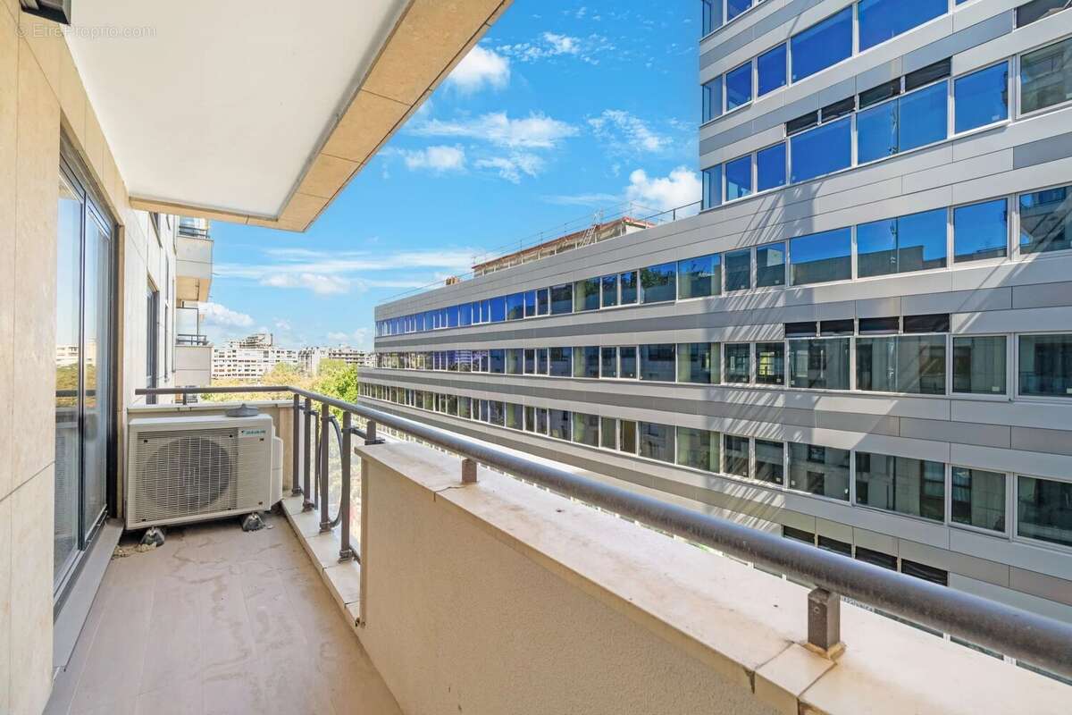 Appartement à LEVALLOIS-PERRET