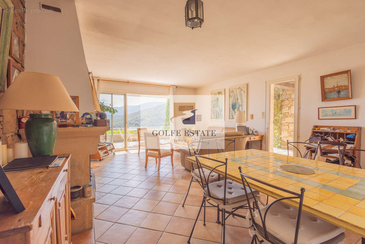 EXCLUSIVITÉ : Maison mitoyenne avec piscine, vue mer, 4 chambres - photo 4