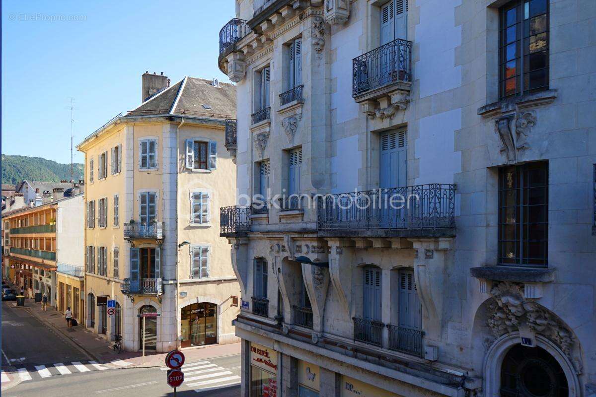 ANNECY HYPERCENTRE – Superbe T4 de 85 m² avec balcon, cave et garage possible - photo 7