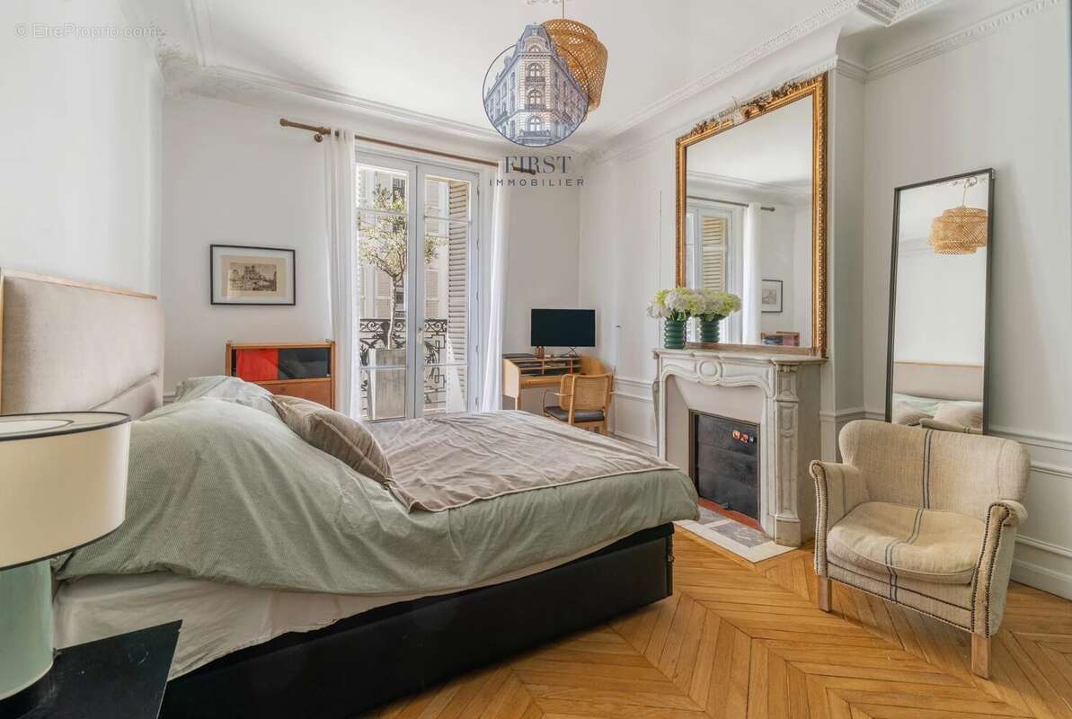 Appartement à PARIS-17E