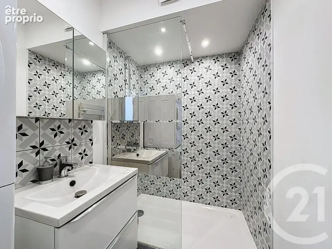 Maison 157 m² à Decines-Charpieu  - photo 12