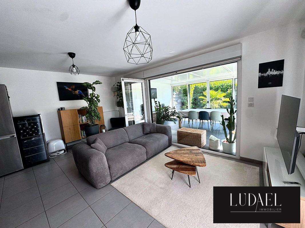 MIONS - Élégante maison familiale avec piscine Mions - photo 2