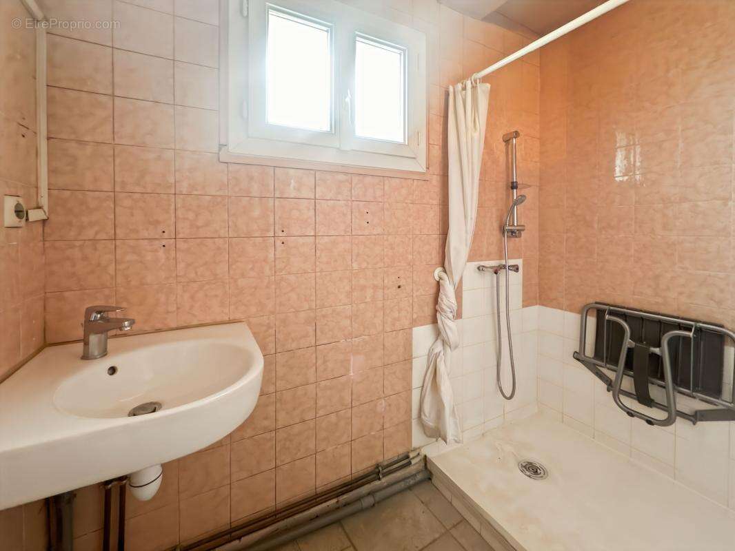 Valence - T5 de 68 m² - parking collectif et garage individuel - photo 12
