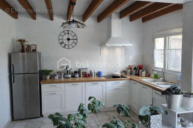 A saisir Ensemble immobilier de rapport avec terrain de 16300 m² - photo 4