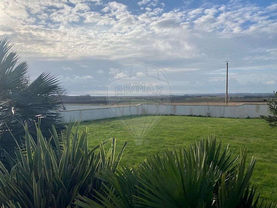 Maison à MESCHERS-SUR-GIRONDE