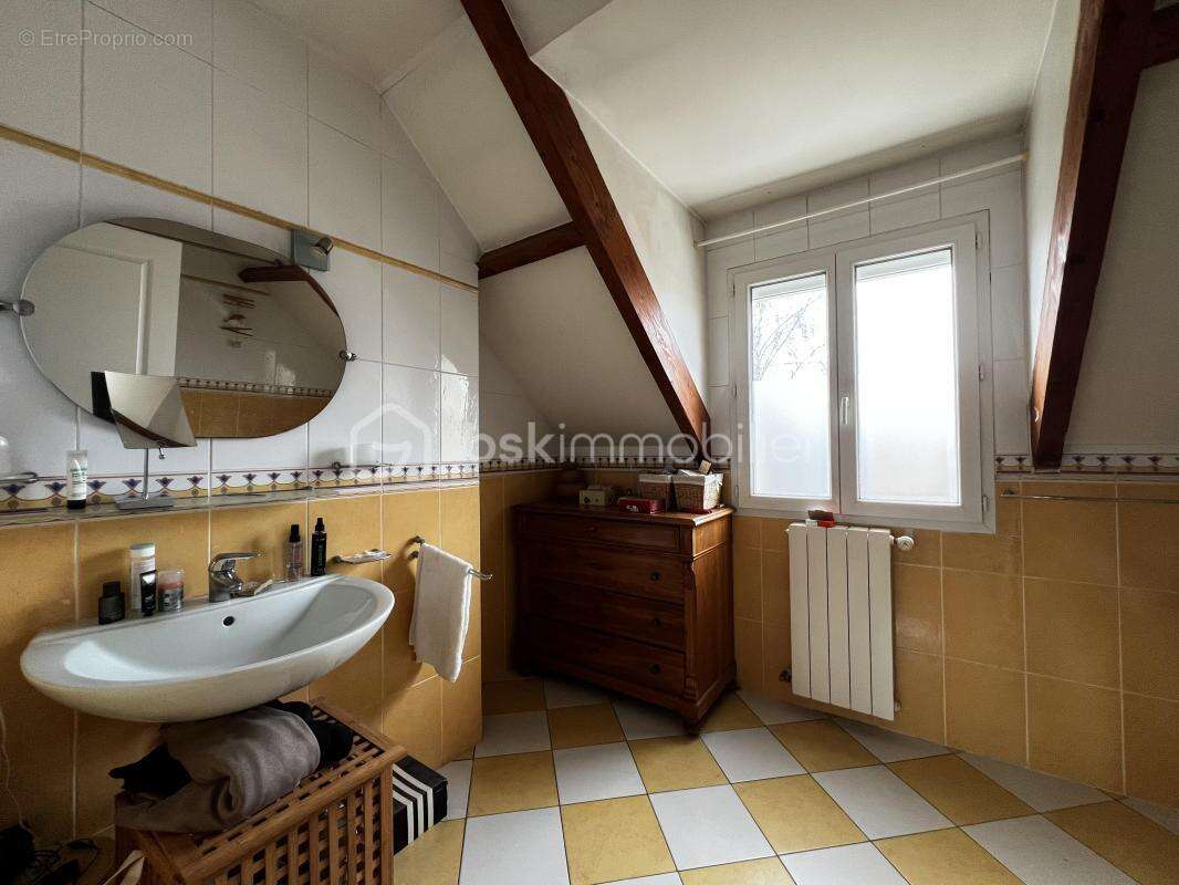 Maison à MAGNY-LE-HONGRE