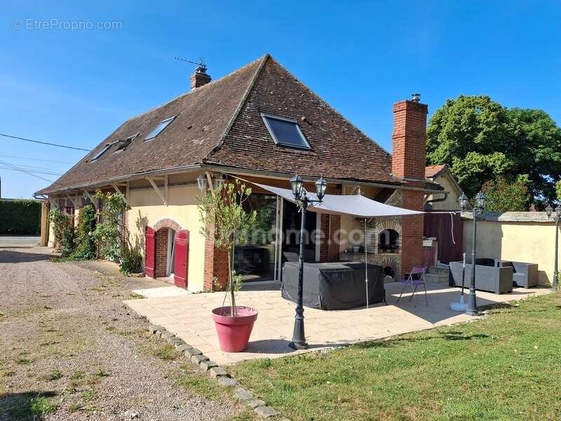 Maison à TREMBLAY-LES-VILLAGES