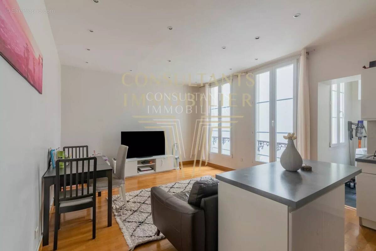 Appartement à PARIS-17E