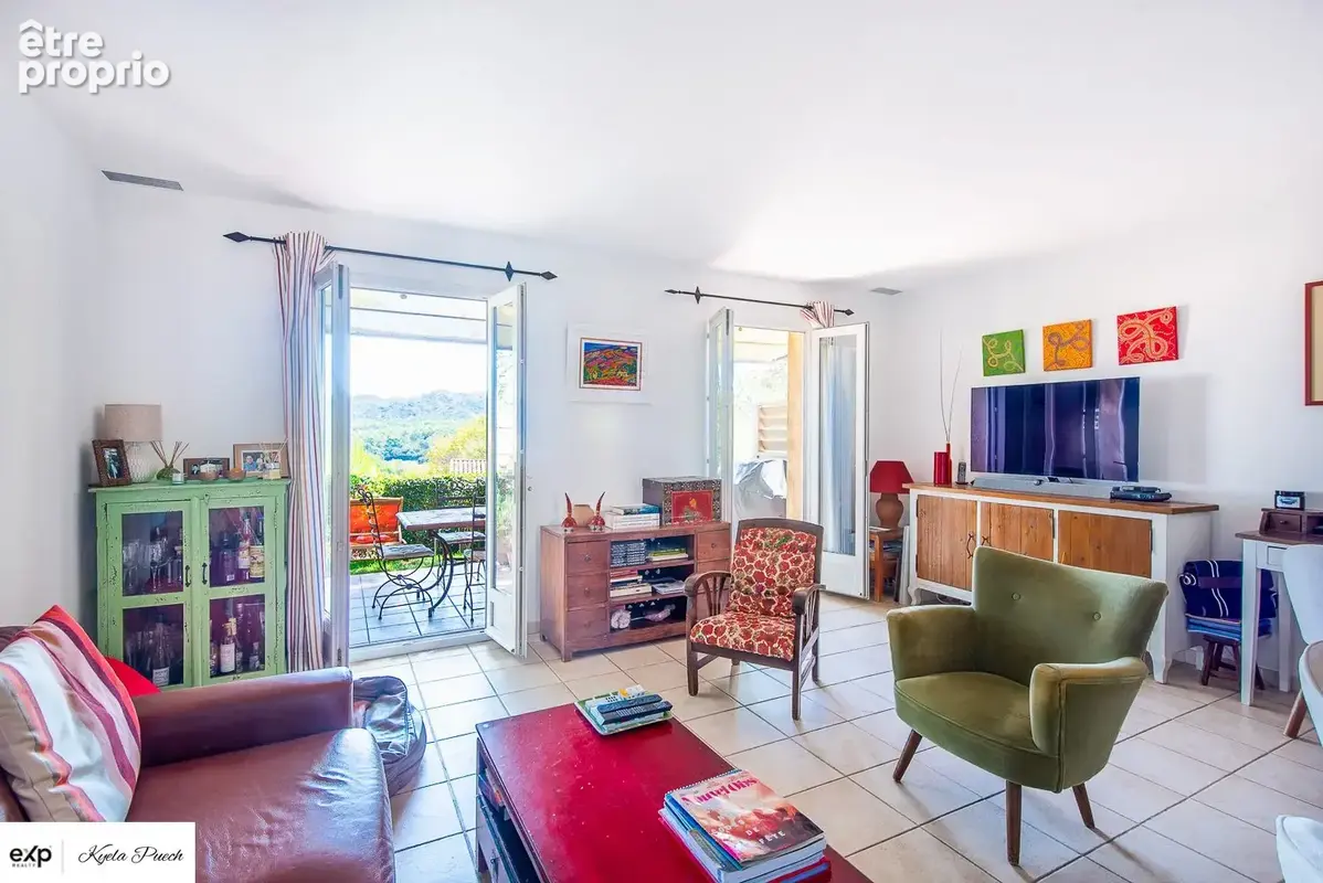 Kyela puech vous propose cette villa avec vue sur les Alpilles, piscine et cadre privilégié au Domaine du golf de Pont Royal