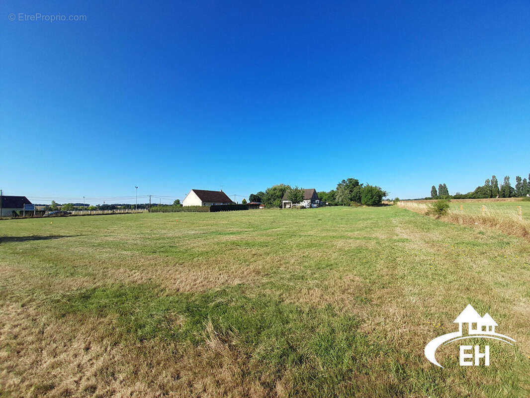 Terrain à SAINT-OUEN-SUR-ITON