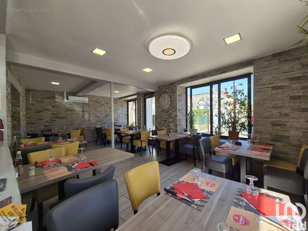 Photo 3 - Commerce à LA FERTE-SOUS-JOUARRE