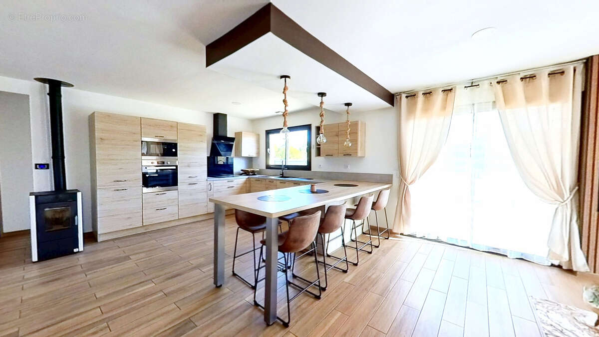 Maison à PARENTIGNAT