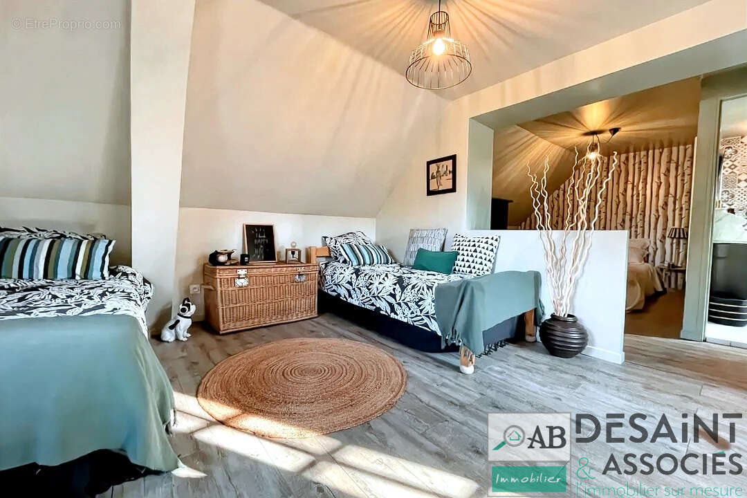 Maison à VILLENEUVE-LE-COMTE