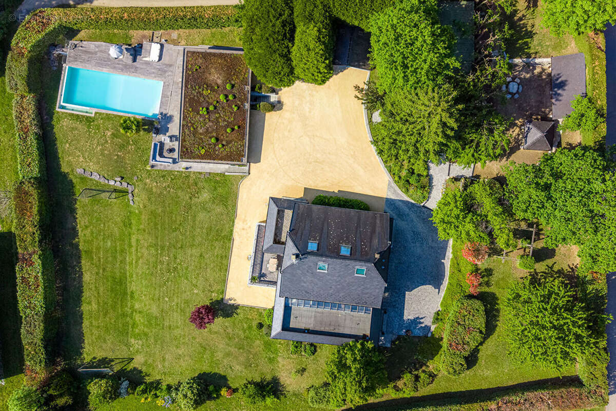 Maison à PUGNY-CHATENOD