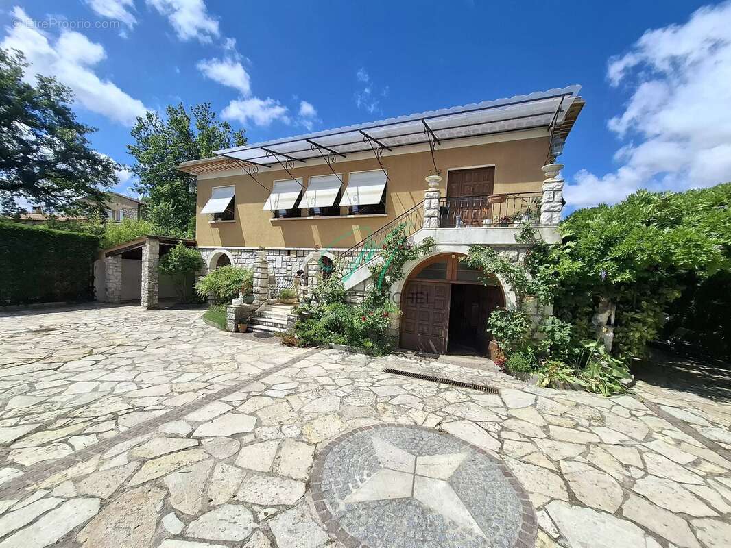 Maison à ROQUEFORT-LES-PINS