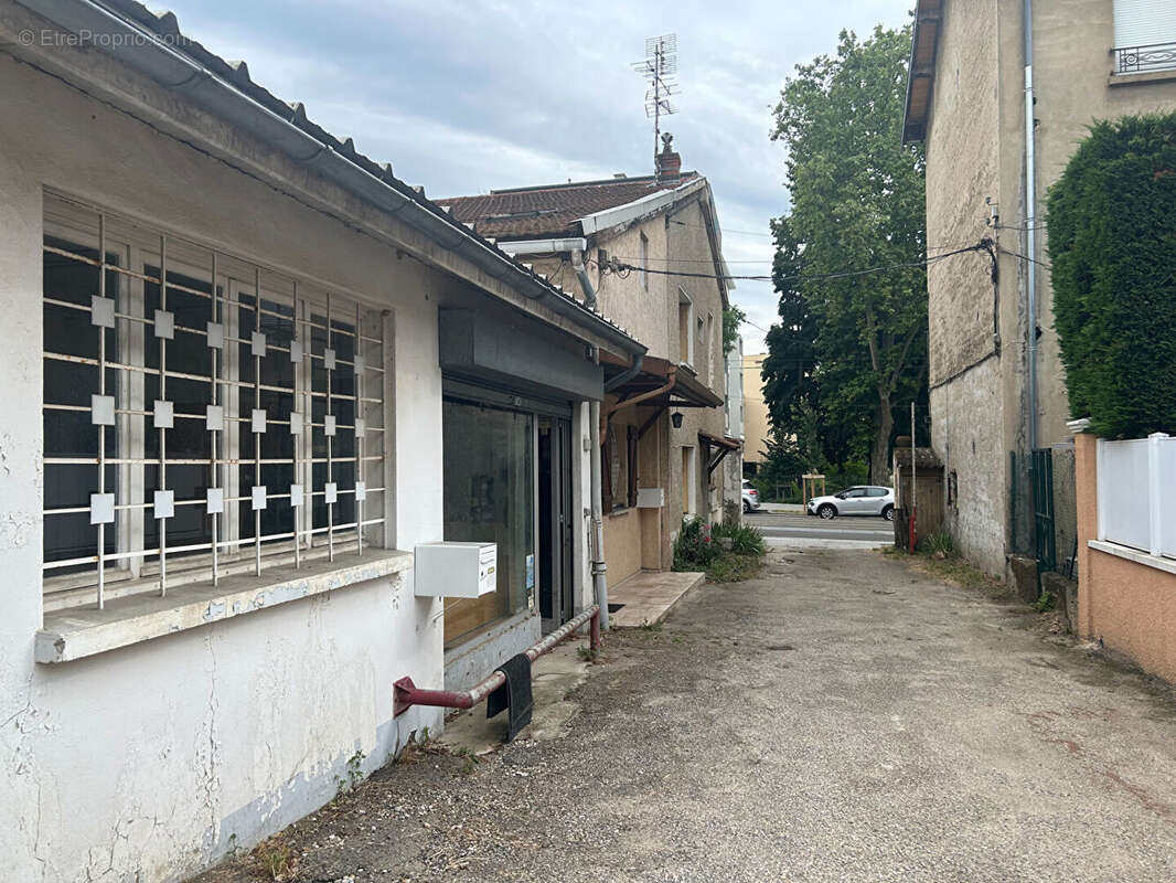 Commerce à BRON