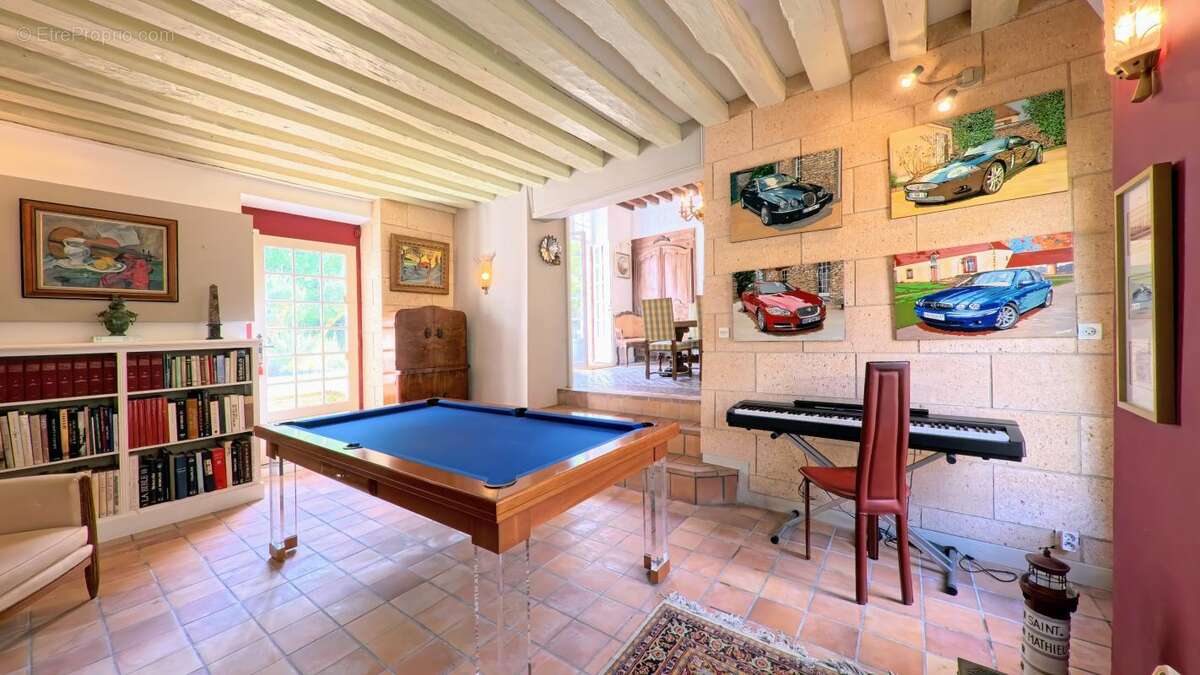 Maison à CHEVRY-COSSIGNY