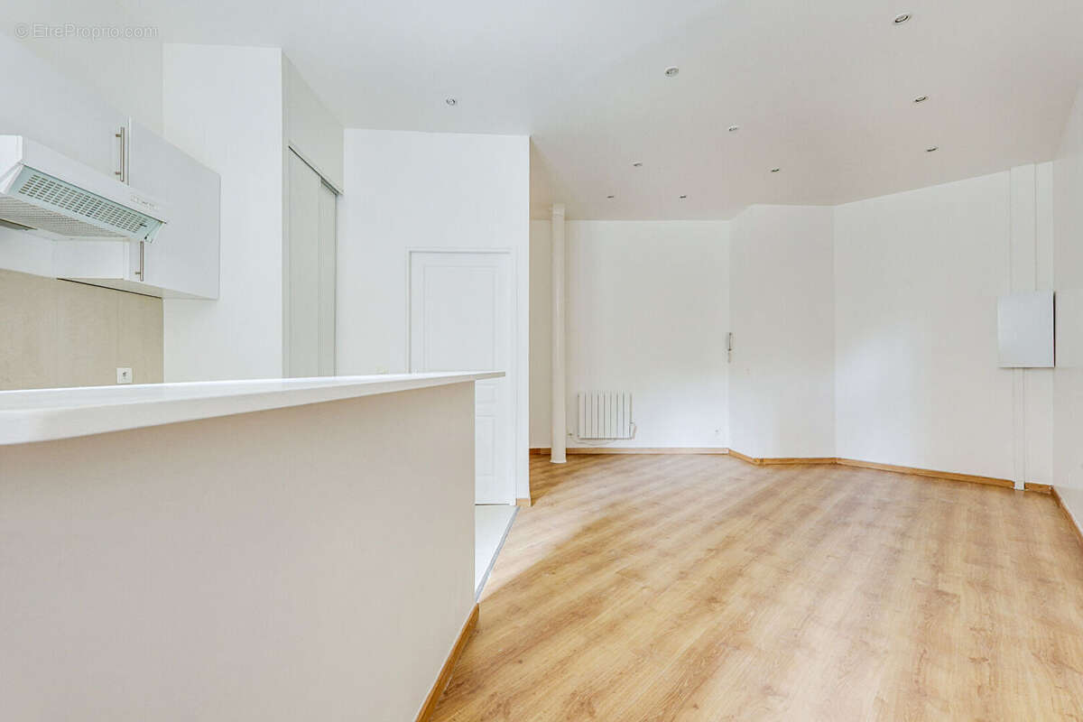 Appartement à PARIS-14E