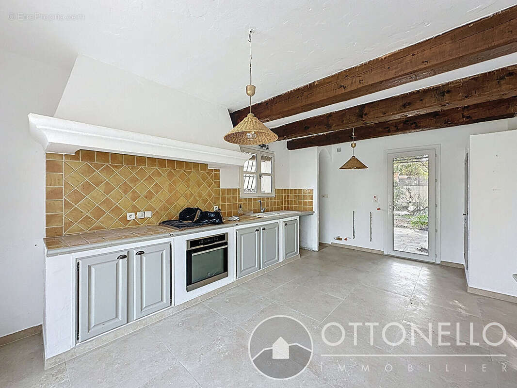 Maison à ROQUEBRUNE-SUR-ARGENS