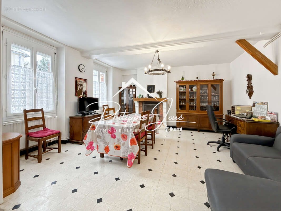 Maison à SAINT-MAURICE-AUX-RICHES-HOMMES