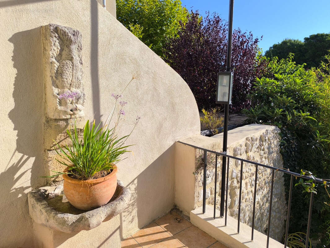 Maison à LA BASTIDE-DES-JOURDANS