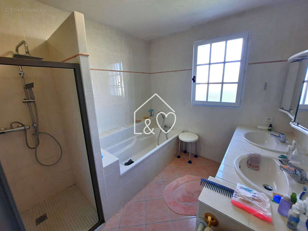 Maison à BOURNEZEAU